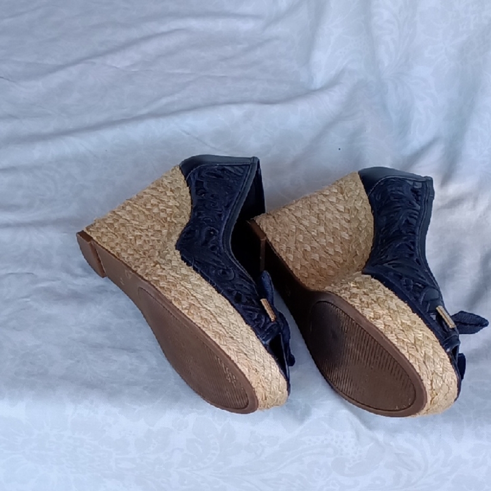 Chic Navy Wedge Sandals